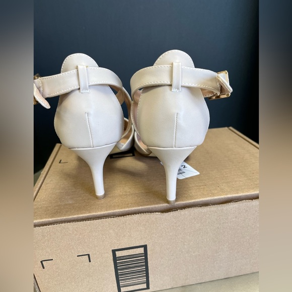 Journey Riva Pumps - Picture 10 of 13